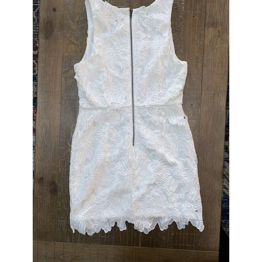 ASTR THE LABEL White Floral Lace Mini Dress Scalloped Hem Bridal Shower Large